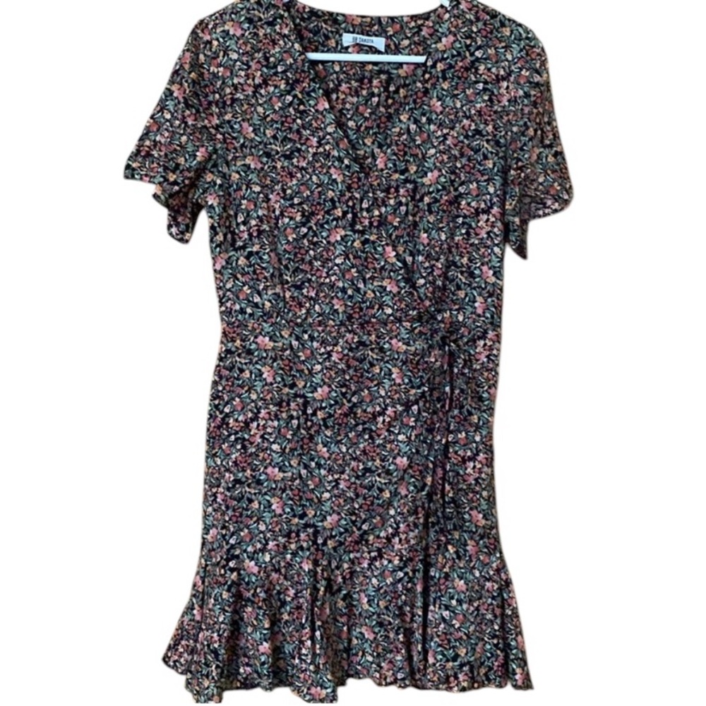 BB Dakota Floral Ruffled Dress Black Pink Medium